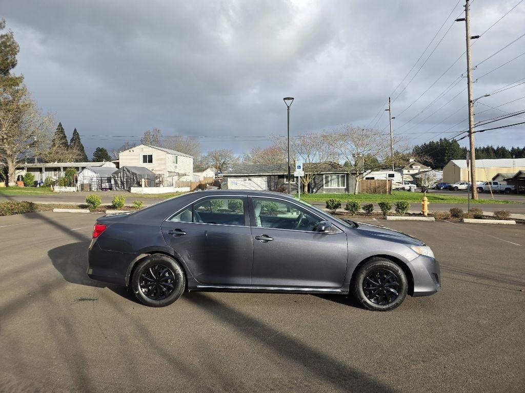 Toyota Camry 4dr Sdn I4 Auto LE (Natl) 2012