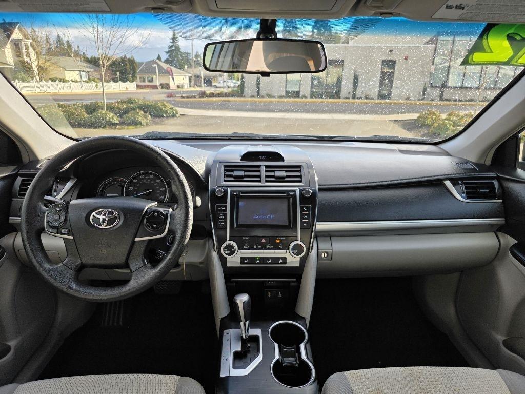 Toyota Camry 4dr Sdn I4 Auto LE (Natl) 2012