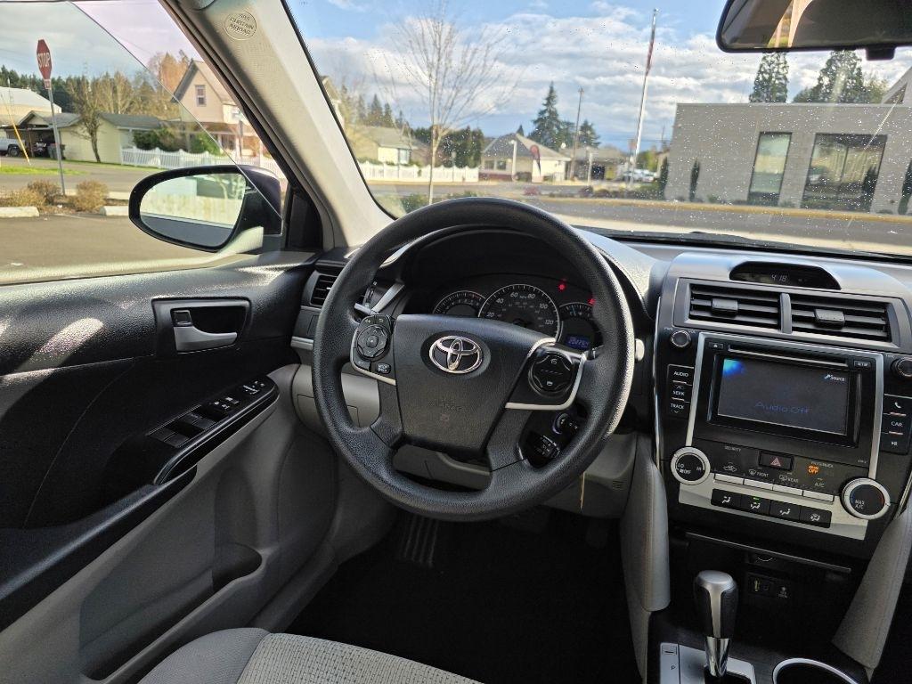 Toyota Camry 4dr Sdn I4 Auto LE (Natl) 2012