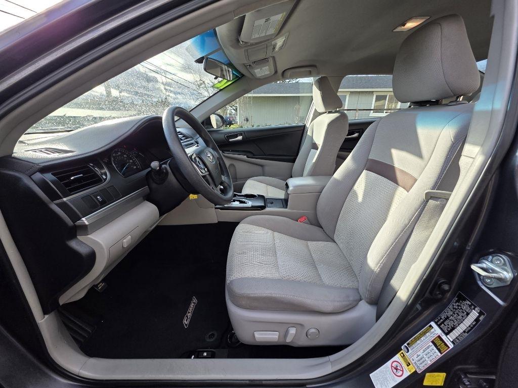 Toyota Camry 4dr Sdn I4 Auto LE (Natl) 2012