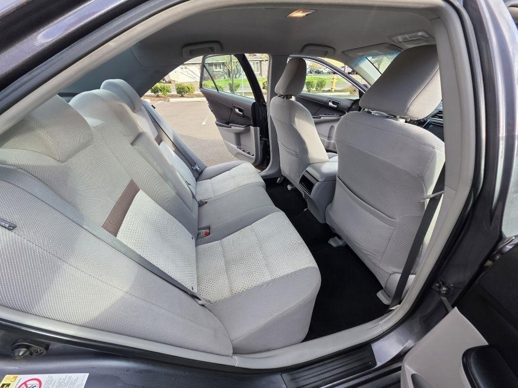 Toyota Camry 4dr Sdn I4 Auto LE (Natl) 2012