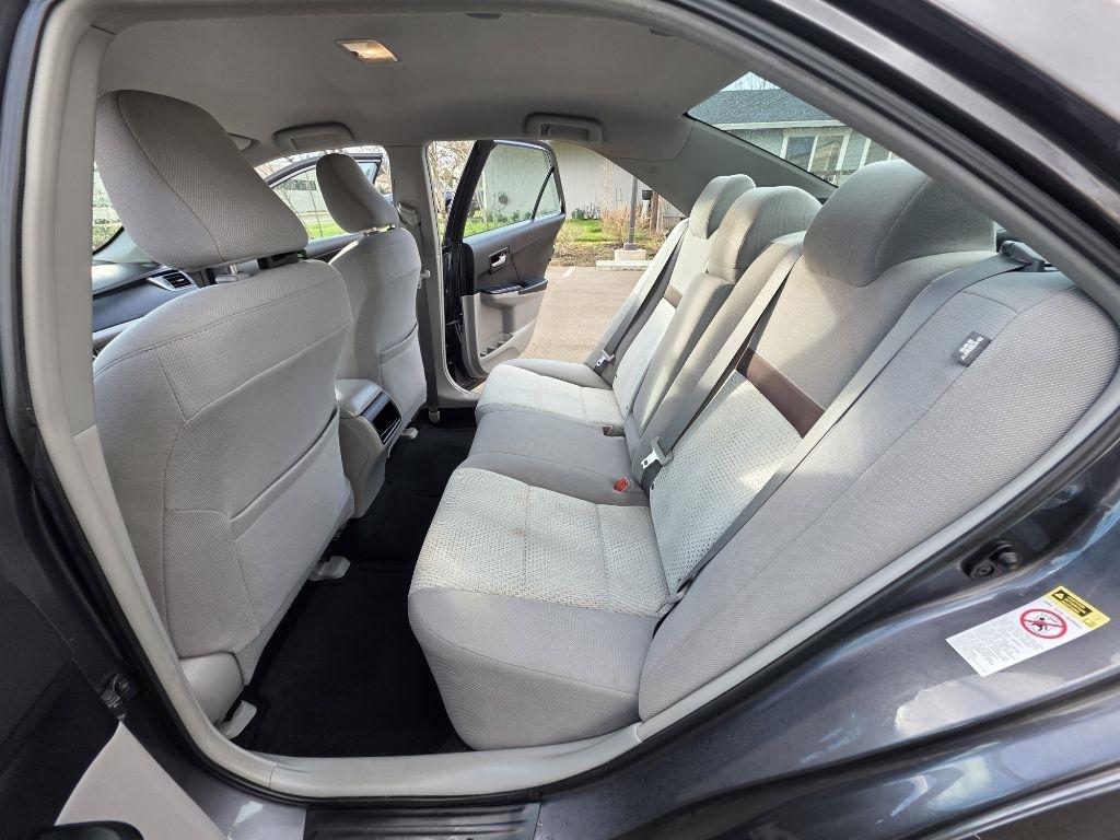 Toyota Camry 4dr Sdn I4 Auto LE (Natl) 2012