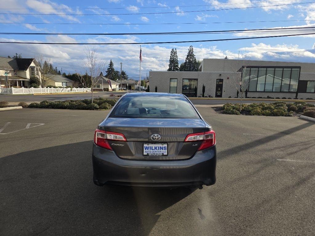 Toyota Camry 4dr Sdn I4 Auto LE (Natl) 2012