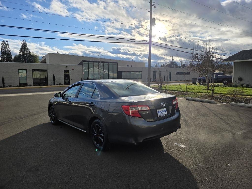 Toyota Camry 4dr Sdn I4 Auto LE (Natl) 2012