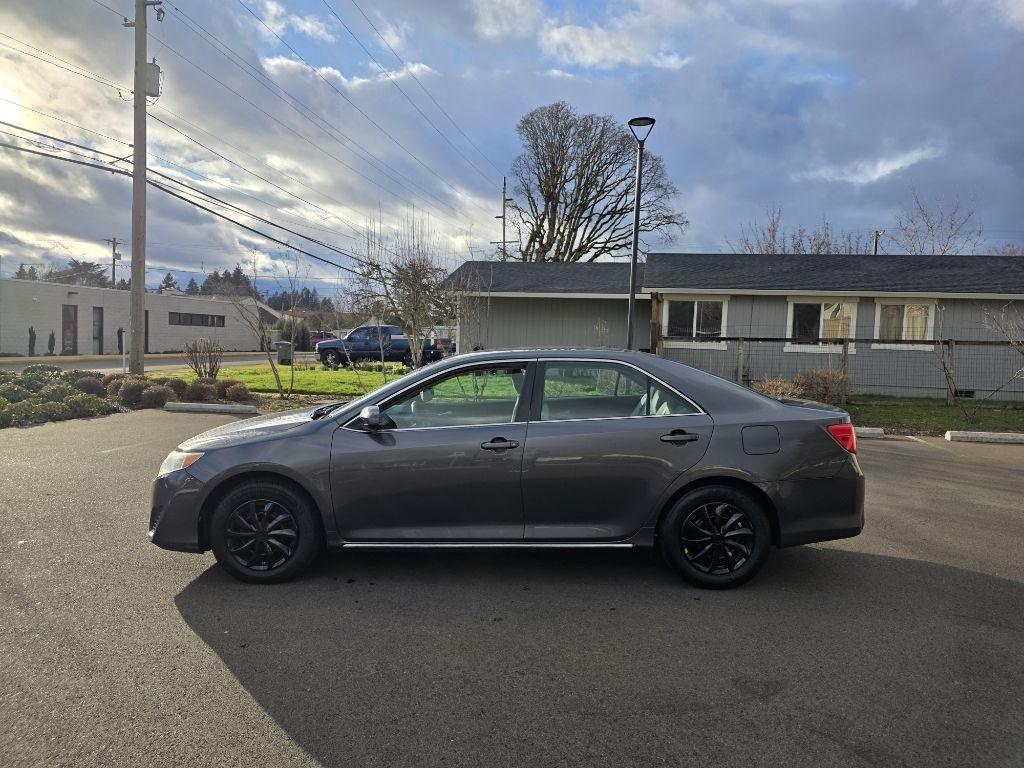 Toyota Camry 4dr Sdn I4 Auto LE (Natl) 2012