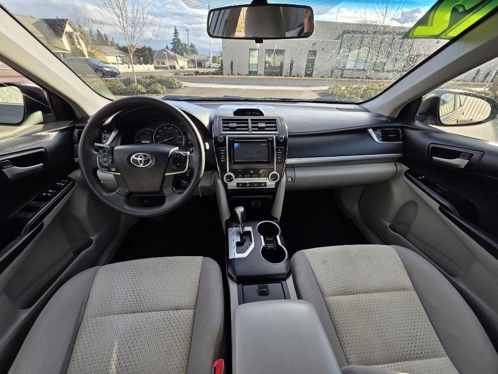 Toyota Camry 4dr Sdn I4 Auto LE (Natl) 2012