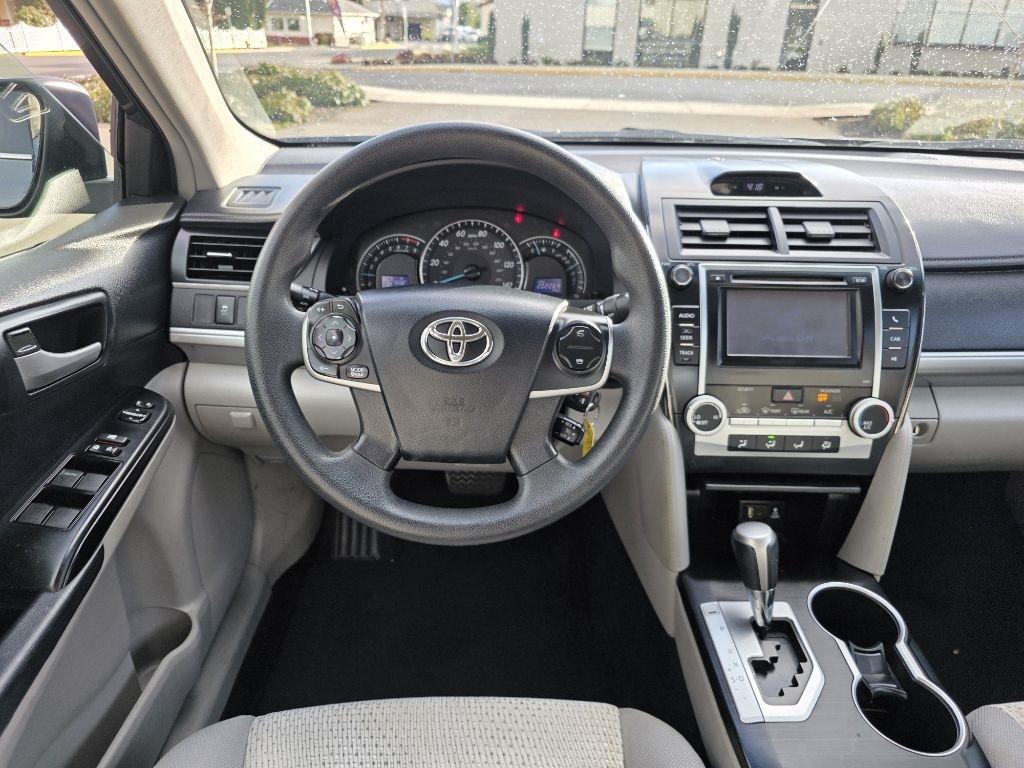 Toyota Camry 4dr Sdn I4 Auto LE (Natl) 2012