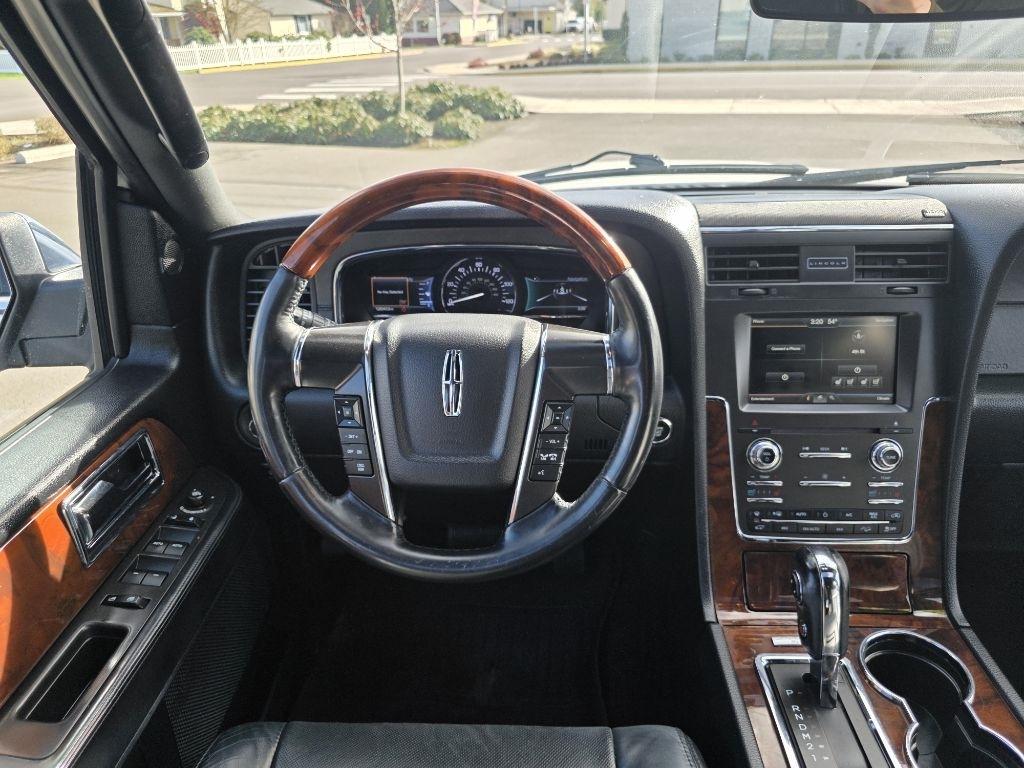 Lincoln Navigator 4WD 4dr 2015