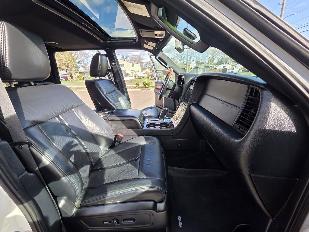 Lincoln Navigator 4WD 4dr 2015