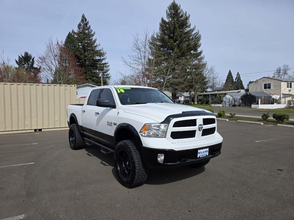 RAM 1500 4WD Crew Cab 140.5" Outdoorsman 2014