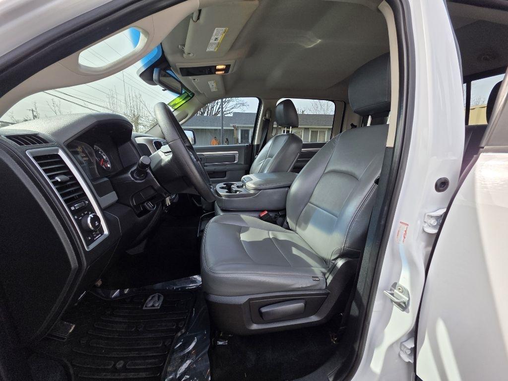 RAM 1500 4WD Crew Cab 140.5" Outdoorsman 2014