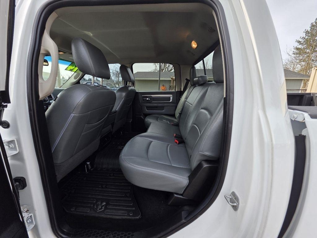 RAM 1500 4WD Crew Cab 140.5" Outdoorsman 2014