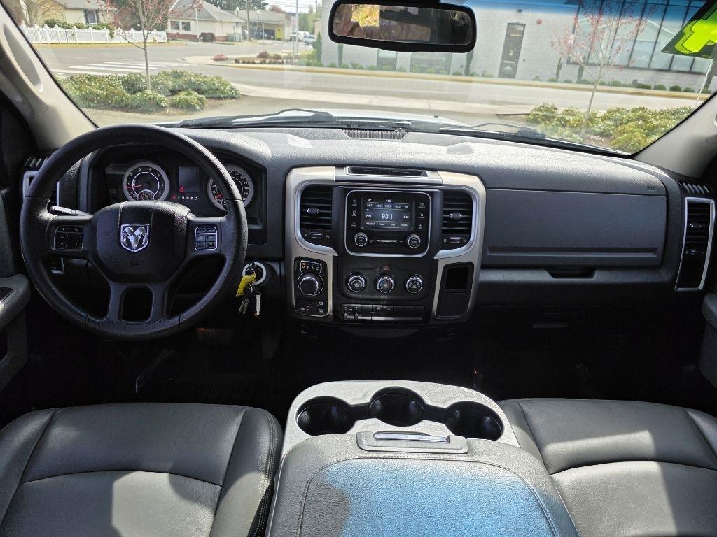 RAM 1500 4WD Crew Cab 140.5" Outdoorsman 2014