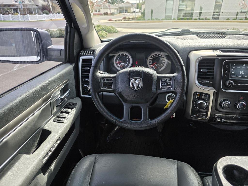 RAM 1500 4WD Crew Cab 140.5" Outdoorsman 2014