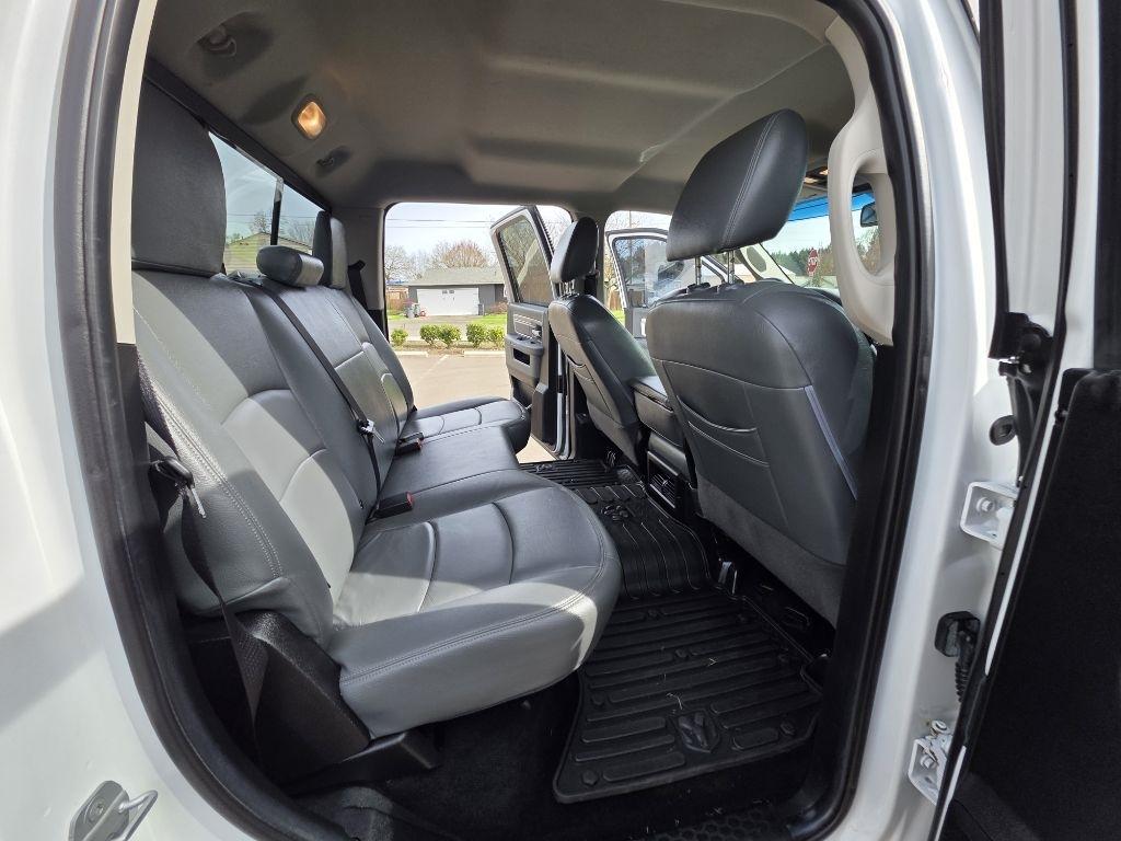 RAM 1500 4WD Crew Cab 140.5" Outdoorsman 2014