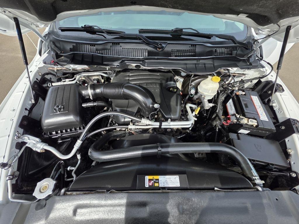 RAM 1500 4WD Crew Cab 140.5" Outdoorsman 2014