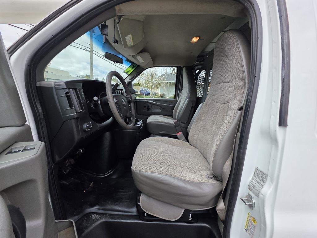 GMC Savana Cargo Van RWD 2500 135" 2014