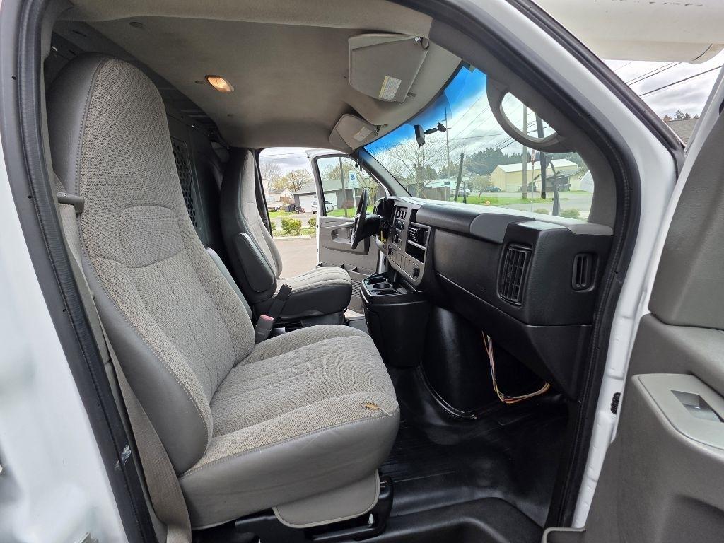 GMC Savana Cargo Van RWD 2500 135" 2014