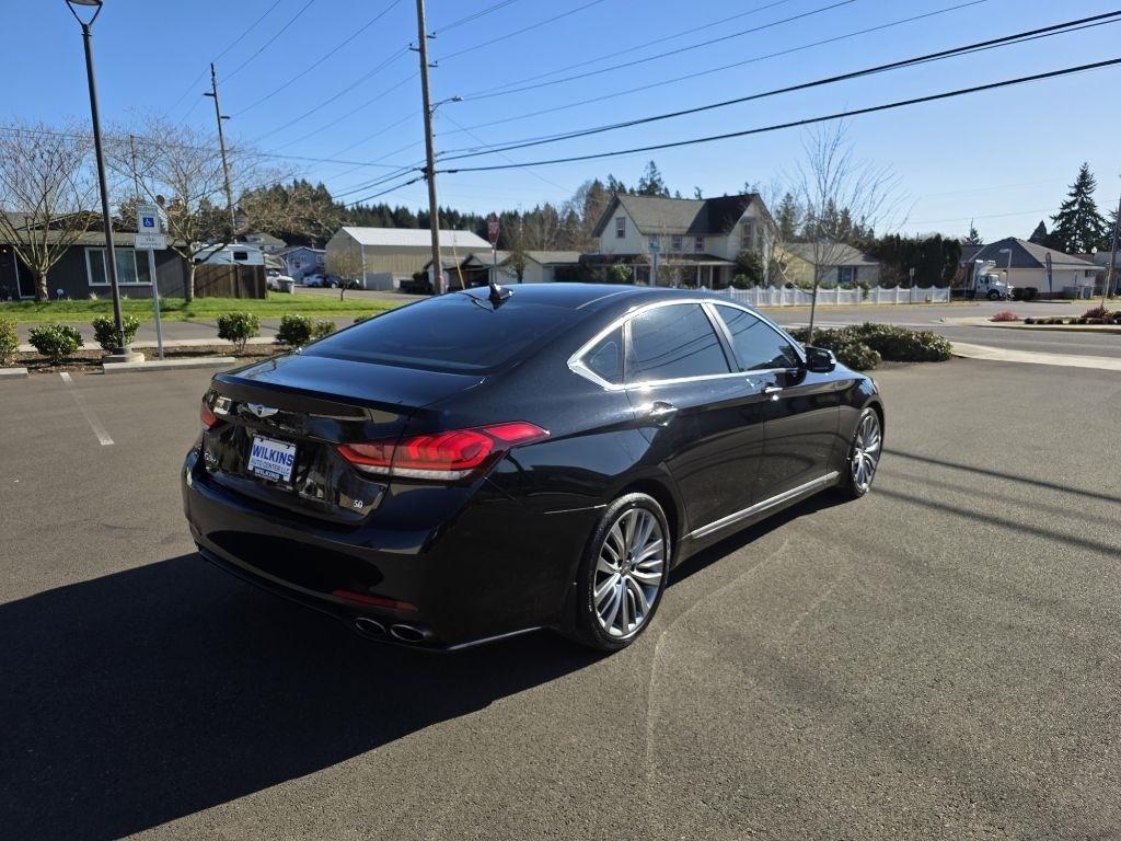 Hyundai Genesis 4dr Sdn V8 5.0L RWD 2015