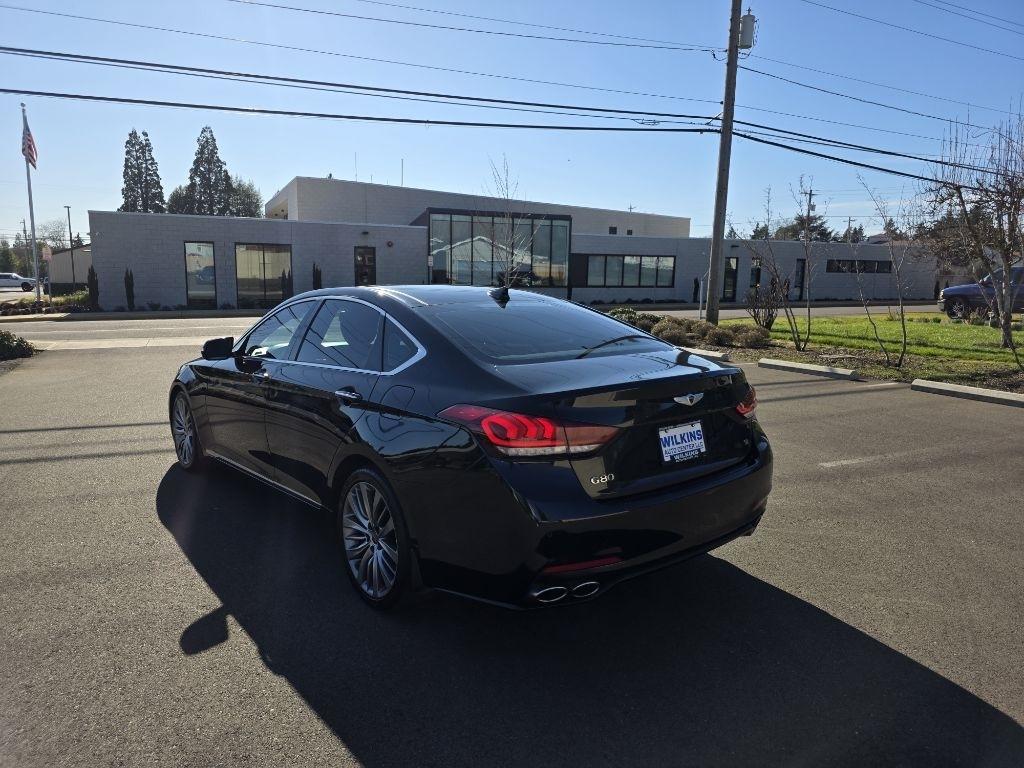Hyundai Genesis 4dr Sdn V8 5.0L RWD 2015