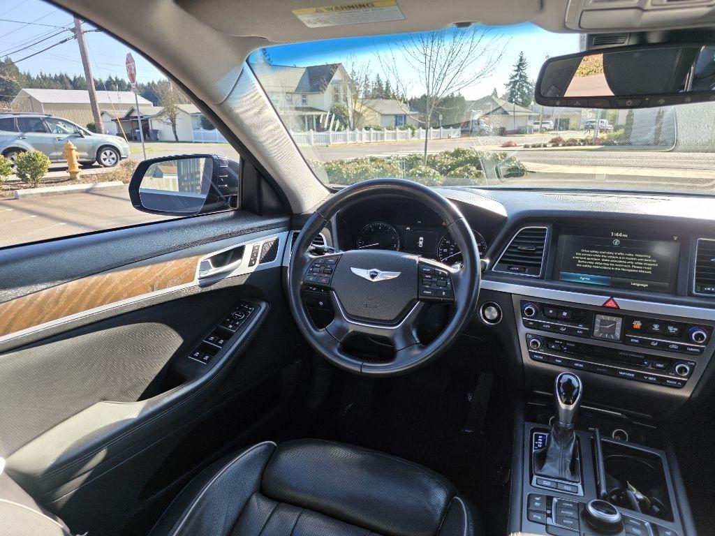 Hyundai Genesis 4dr Sdn V8 5.0L RWD 2015