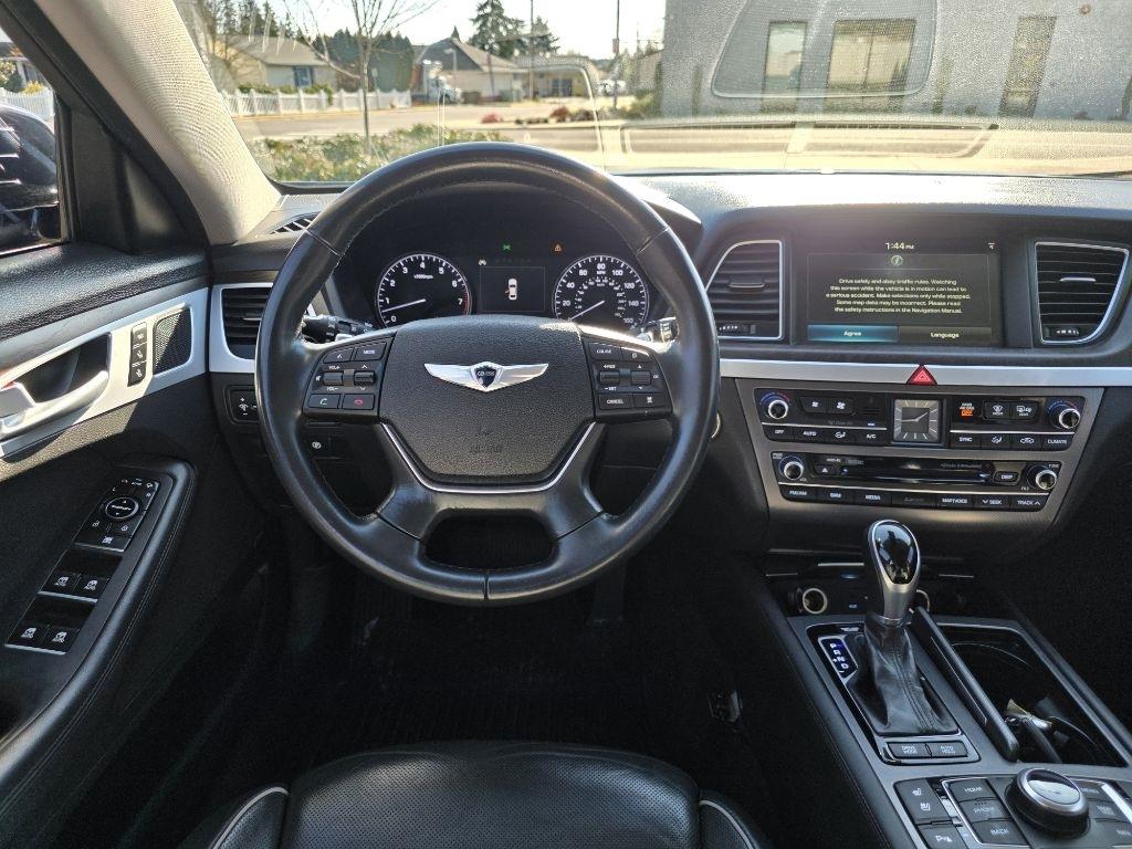 Hyundai Genesis 4dr Sdn V8 5.0L RWD 2015