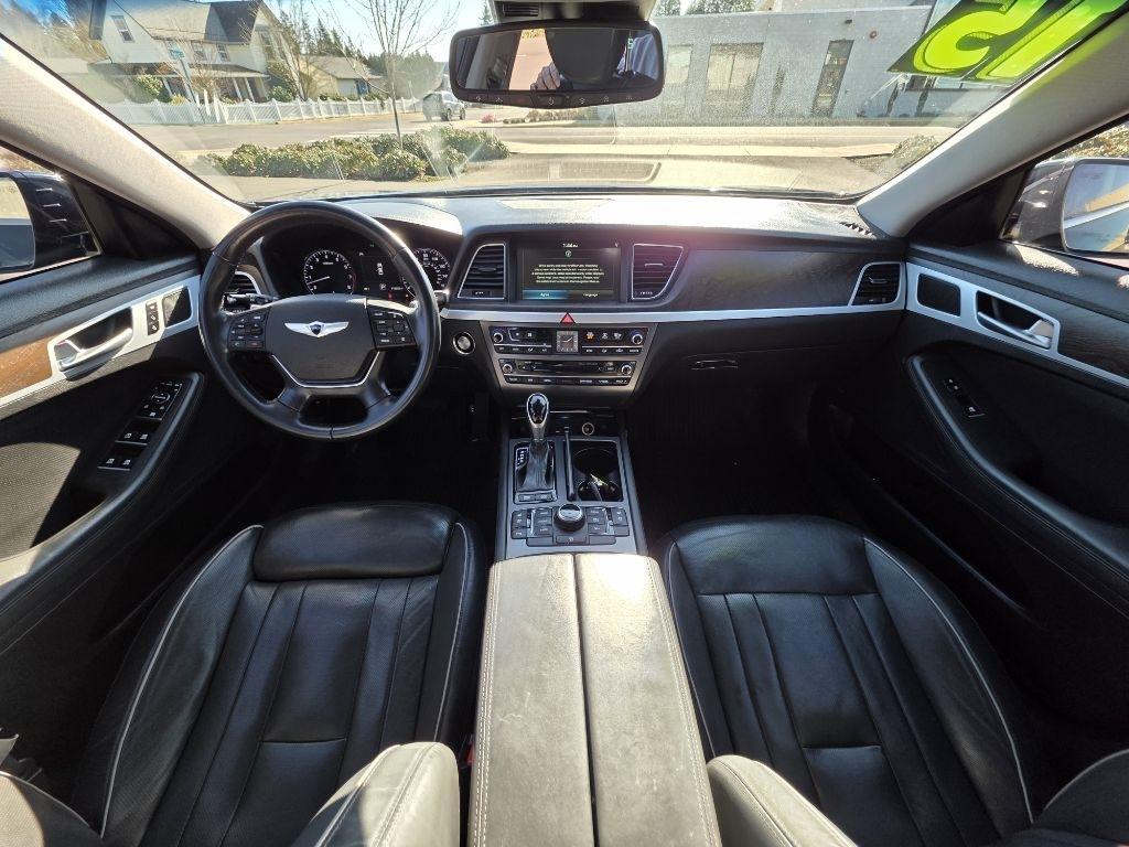 Hyundai Genesis 4dr Sdn V8 5.0L RWD 2015