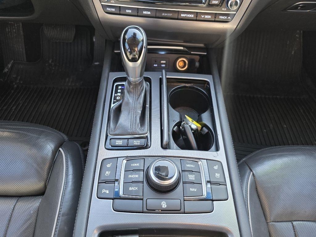 Hyundai Genesis 4dr Sdn V8 5.0L RWD 2015