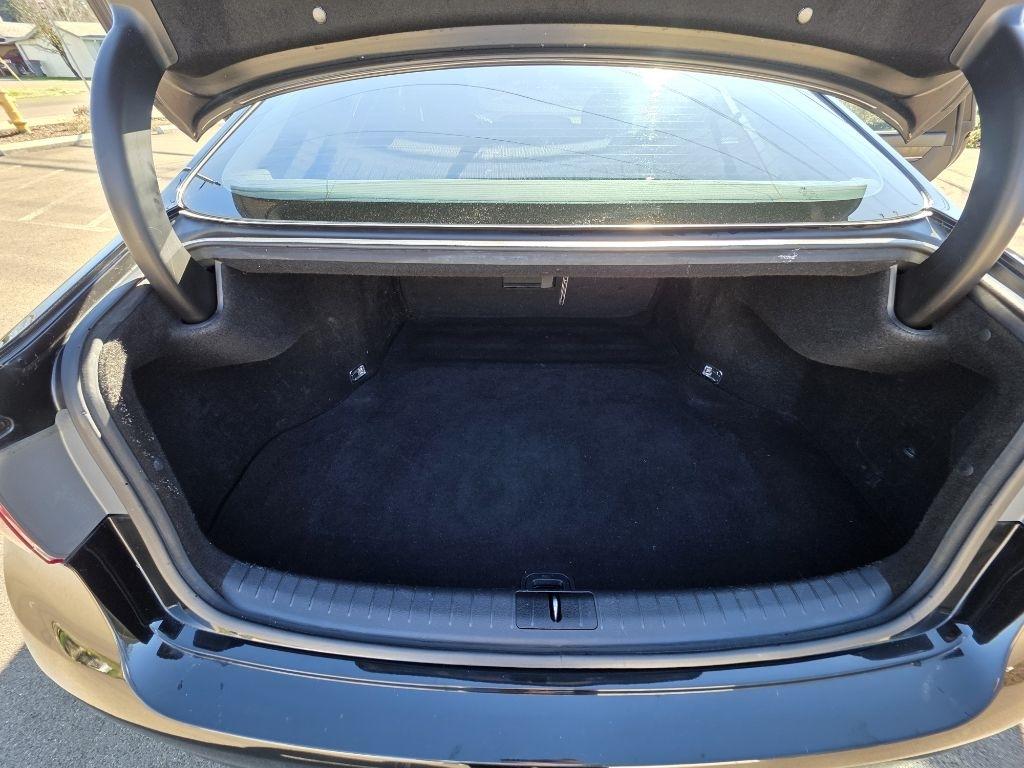 Hyundai Genesis 4dr Sdn V8 5.0L RWD 2015