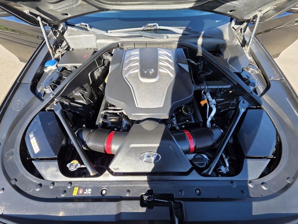 Hyundai Genesis 4dr Sdn V8 5.0L RWD 2015