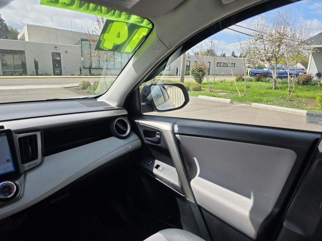 Toyota RAV4 AWD 4dr LE (Natl) 2014