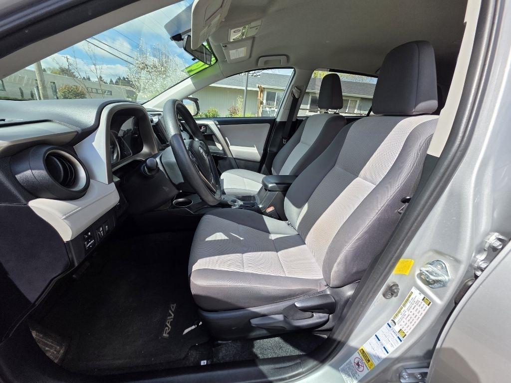 Toyota RAV4 AWD 4dr LE (Natl) 2014