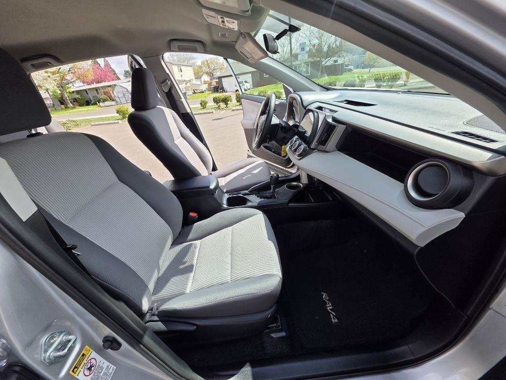 Toyota RAV4 AWD 4dr LE (Natl) 2014