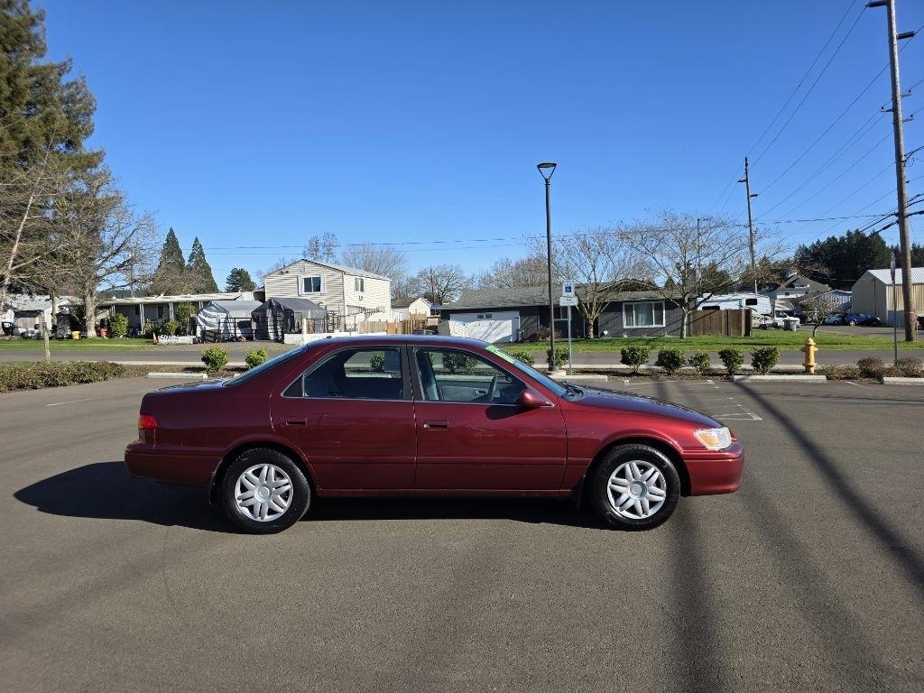 Toyota Camry 4dr Sdn XLE Auto (Natl) 2001