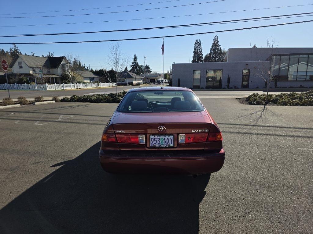 Toyota Camry 4dr Sdn XLE Auto (Natl) 2001