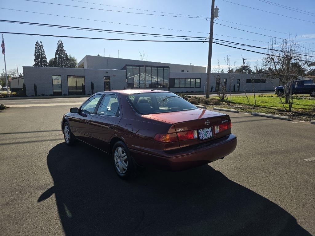 Toyota Camry 4dr Sdn XLE Auto (Natl) 2001