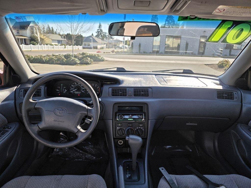 Toyota Camry 4dr Sdn XLE Auto (Natl) 2001