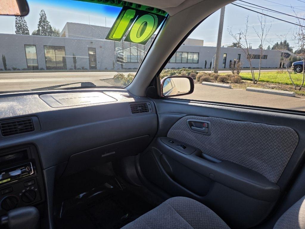 Toyota Camry 4dr Sdn XLE Auto (Natl) 2001