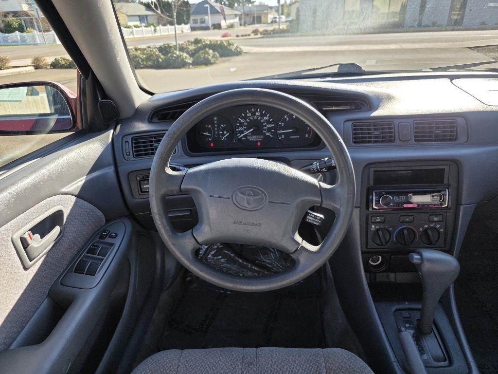 Toyota Camry 4dr Sdn XLE Auto (Natl) 2001