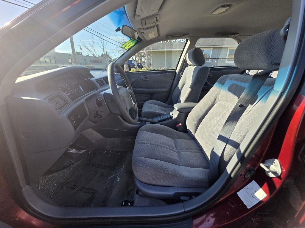 Toyota Camry 4dr Sdn XLE Auto (Natl) 2001