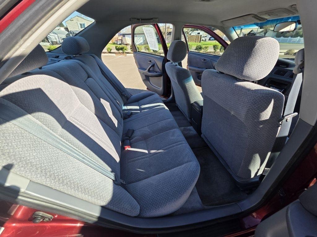 Toyota Camry 4dr Sdn XLE Auto (Natl) 2001