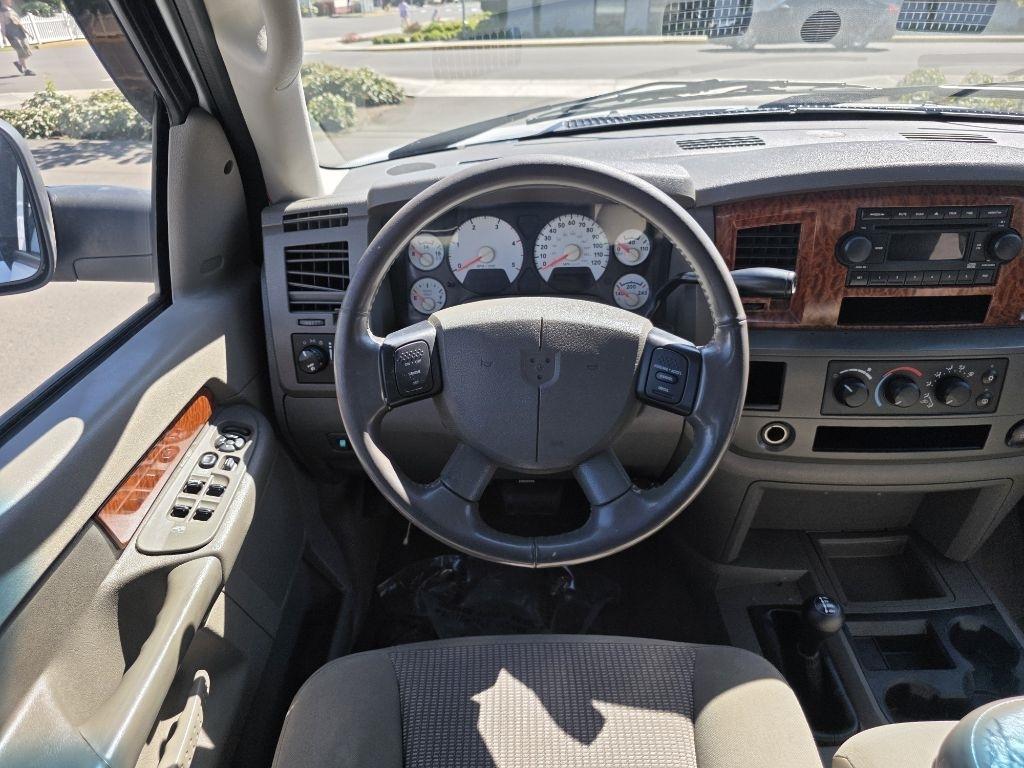 Dodge Ram 2500 4dr Quad Cab 160.5 4WD SLT 2006