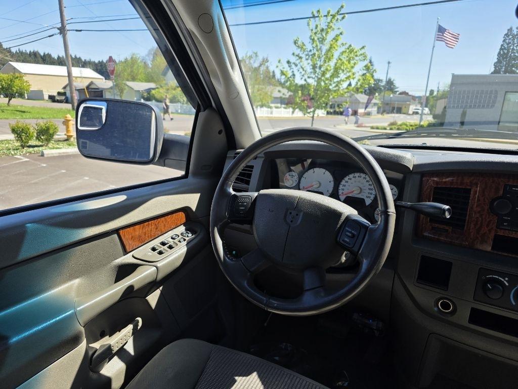 Dodge Ram 2500 4dr Quad Cab 160.5 4WD SLT 2006