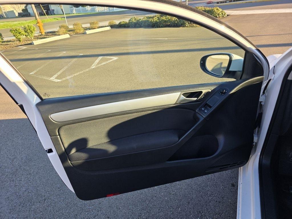 Volkswagen Golf 2dr HB Auto PZEV 2012