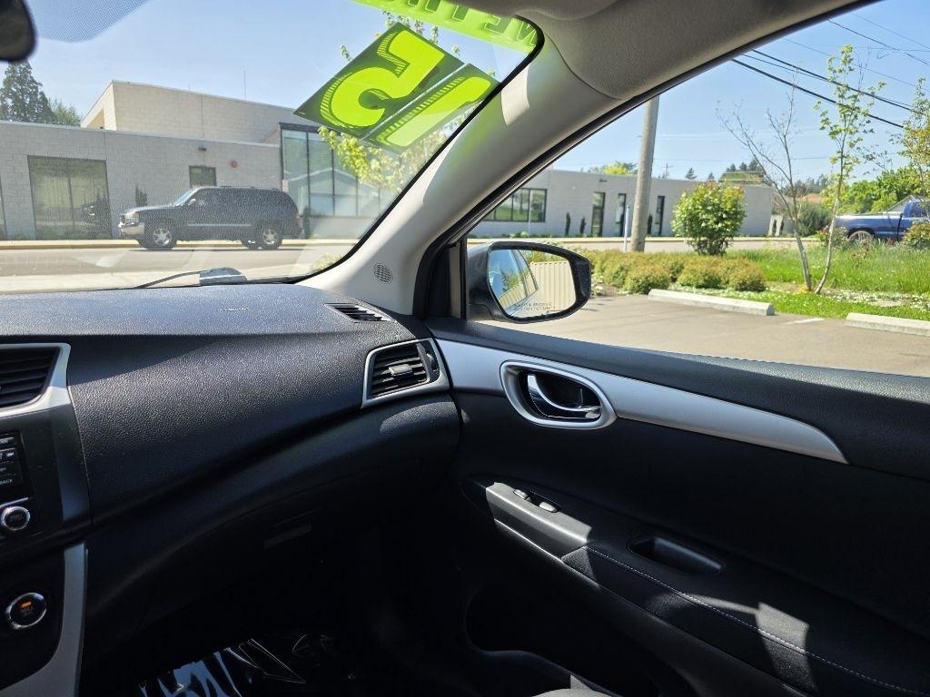 Nissan Sentra 4dr Sdn I4 CVT SV 2015