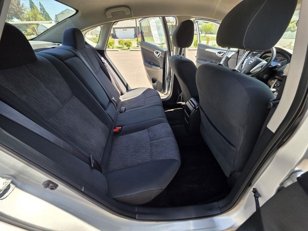 Nissan Sentra 4dr Sdn I4 CVT SV 2015