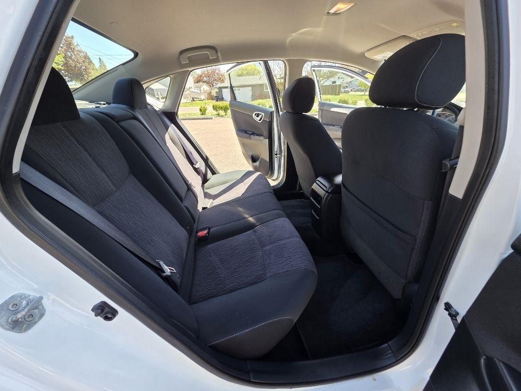 Nissan Sentra 4dr Sdn I4 CVT SV 2015