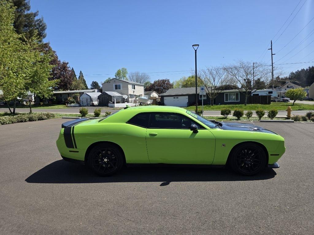 Dodge Challenger 2dr Cpe R/T Scat Pack 2015