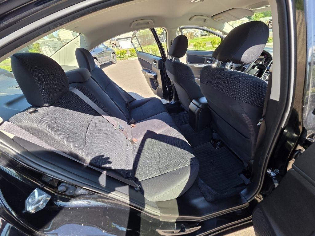 Subaru Impreza Sedan 4dr CVT 2.0i Premium 2015