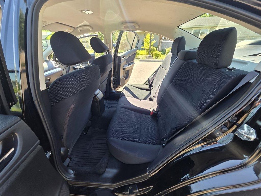 Subaru Impreza Sedan 4dr CVT 2.0i Premium 2015